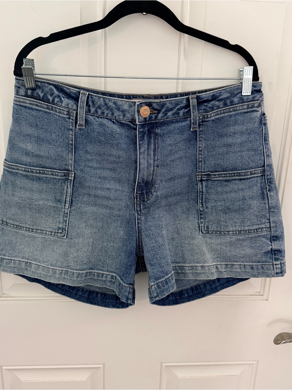 KUT from the Kloth Jane High Rise Denim Shorts 10 | Utility Pockets
